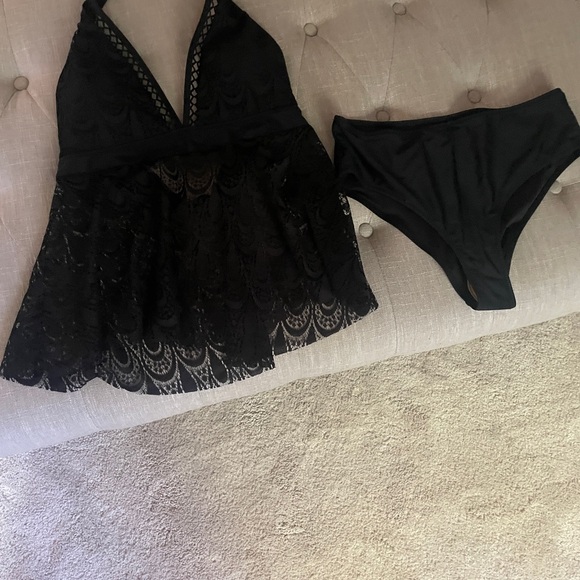 Tankini halter top with lace panel. Full coverage bottoms. Very cute. XL - Picture 3 of 7